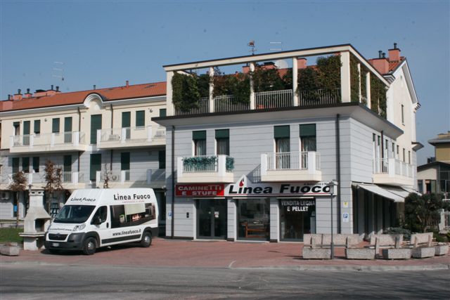 LINEA FUOCO CAMINETTI E STUFE